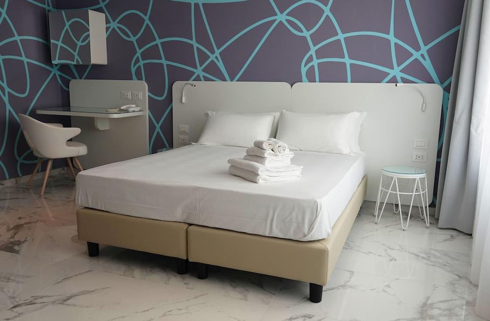 Boutique Piazza Carita' Hotel