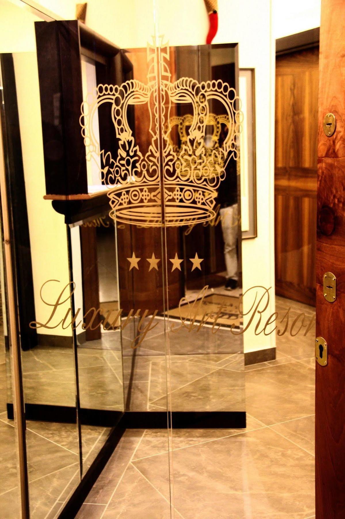 Art Piazza Carita' 4*