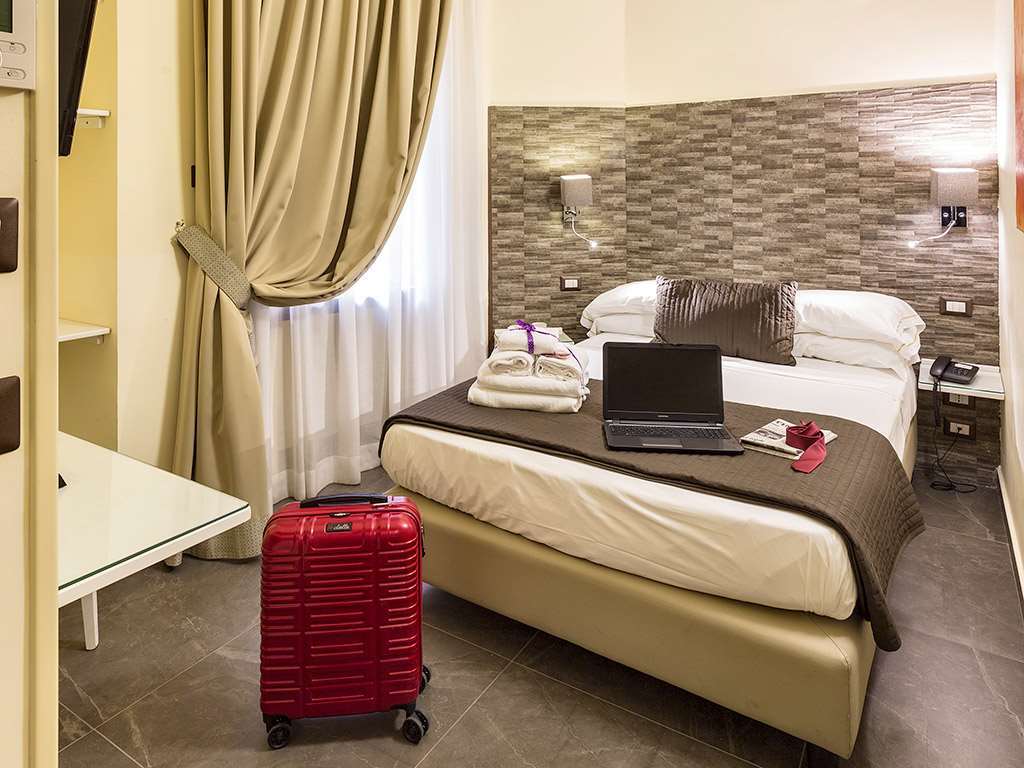 Hotel Boutique Piazza Carita' 4*